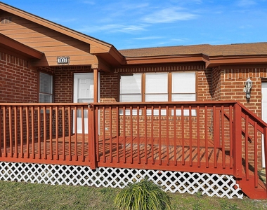 707 Doris Lane - Photo Thumbnail 3
