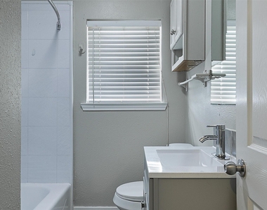 707 Doris Lane - Photo Thumbnail 19