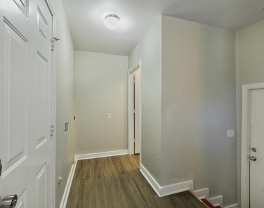 707 Doris Lane - Photo Thumbnail 12