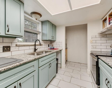 920 Meadowdale Drive - Photo Thumbnail 2
