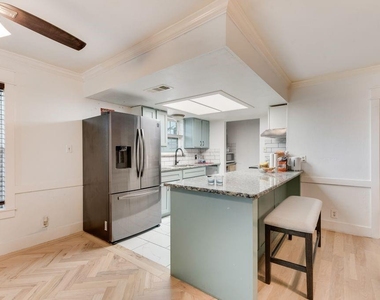 920 Meadowdale Drive - Photo Thumbnail 5