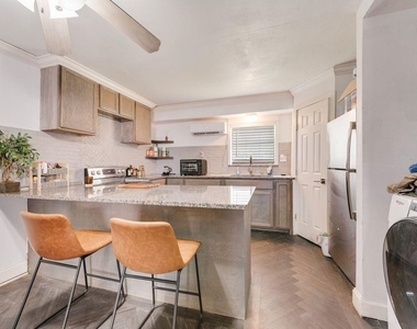 920 Meadowdale Drive - Photo Thumbnail 15