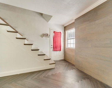 920 Meadowdale Drive - Photo Thumbnail 16