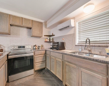 920 Meadowdale Drive - Photo Thumbnail 4