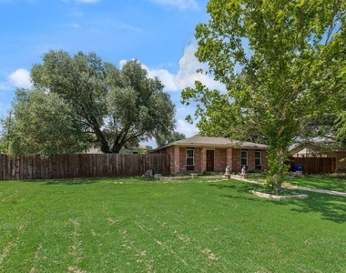 920 Meadowdale Drive - Photo Thumbnail 23