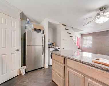 920 Meadowdale Drive - Photo Thumbnail 22