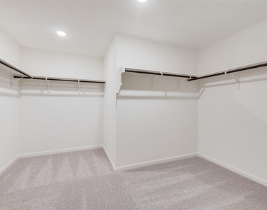207 Bradford Drive - Photo Thumbnail 13