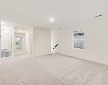 207 Bradford Drive - Photo Thumbnail 9
