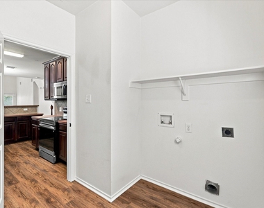 2929 Muirfield Drive - Photo Thumbnail 7