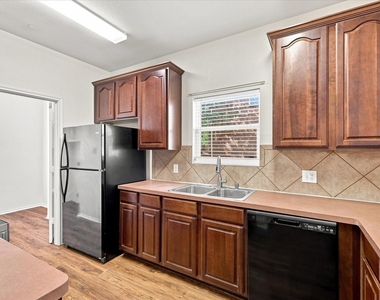 2929 Muirfield Drive - Photo Thumbnail 5