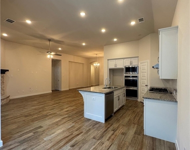 504 Evergreen Road - Photo Thumbnail 7