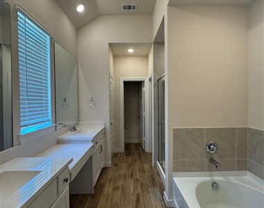 504 Evergreen Road - Photo Thumbnail 2