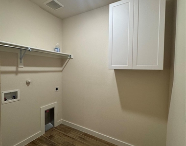 504 Evergreen Road - Photo Thumbnail 12