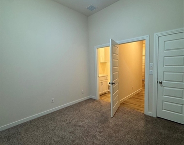 504 Evergreen Road - Photo Thumbnail 14