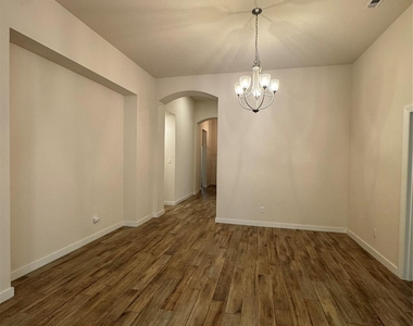504 Evergreen Road - Photo Thumbnail 9