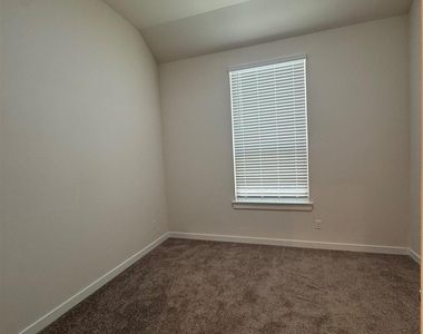 504 Evergreen Road - Photo Thumbnail 13
