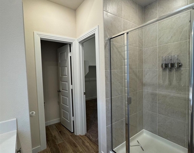 504 Evergreen Road - Photo Thumbnail 3