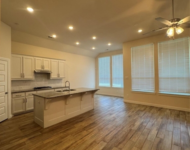 504 Evergreen Road - Photo Thumbnail 8