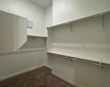 504 Evergreen Road - Photo Thumbnail 4