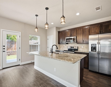 809 Jameson Street - Photo Thumbnail 3