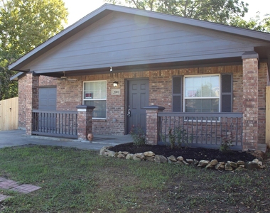 2001 San Antonio Street - Photo Thumbnail 2
