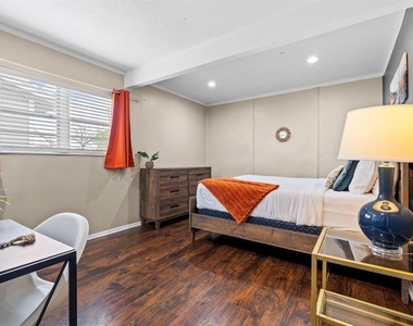 1110 Park Street - Photo Thumbnail 6