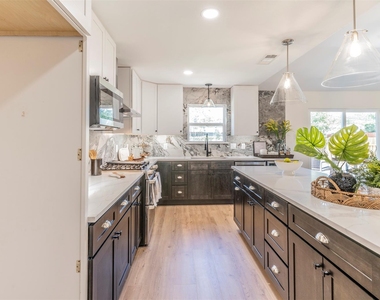 3131 Altman Drive - Photo Thumbnail 7