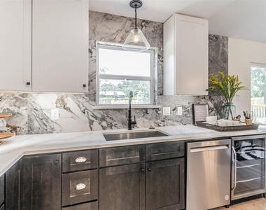 3131 Altman Drive - Photo Thumbnail 6