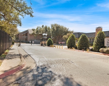 10727 Villager Road - Photo Thumbnail 32