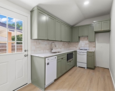 601 Pearson Avenue - Photo Thumbnail 3
