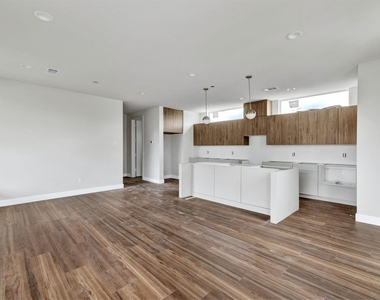 1311 Madrigal Parkway - Photo Thumbnail 12