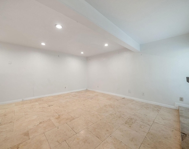 3121 Park Lane - Photo Thumbnail 24