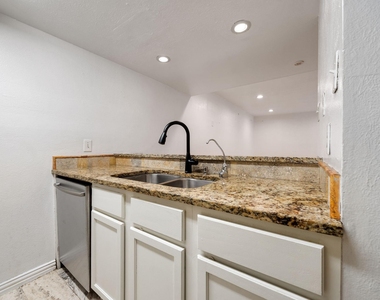 3121 Park Lane - Photo Thumbnail 14