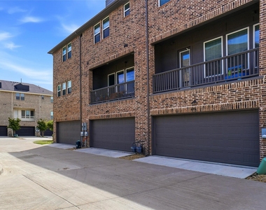 695 Vista Del Lago Drive - Photo Thumbnail 36