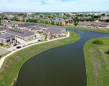 695 Vista Del Lago Drive - Photo Thumbnail 3