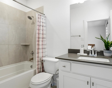695 Vista Del Lago Drive - Photo Thumbnail 31