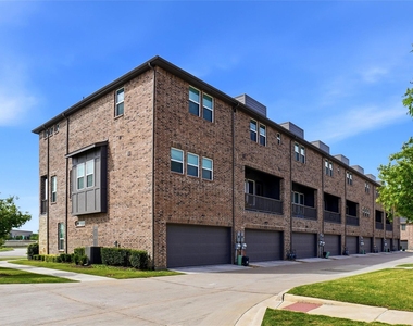 695 Vista Del Lago Drive - Photo Thumbnail 35