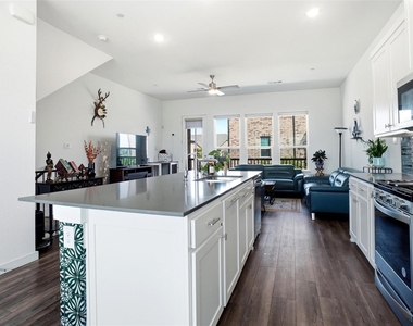 695 Vista Del Lago Drive - Photo Thumbnail 13