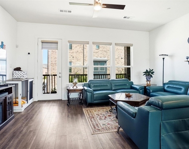 695 Vista Del Lago Drive - Photo Thumbnail 22