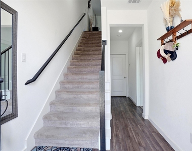 695 Vista Del Lago Drive - Photo Thumbnail 34