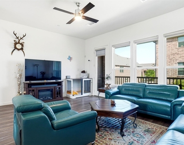 695 Vista Del Lago Drive - Photo Thumbnail 21