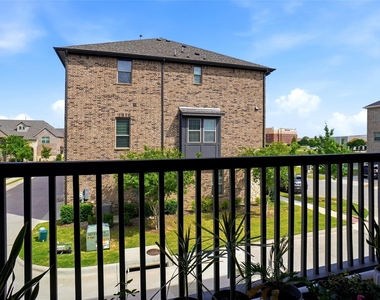 695 Vista Del Lago Drive - Photo Thumbnail 18
