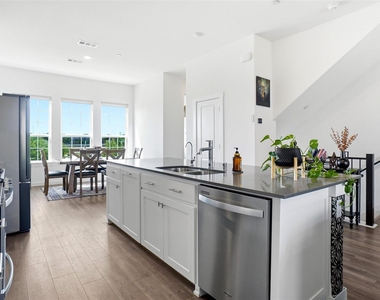 695 Vista Del Lago Drive - Photo Thumbnail 9