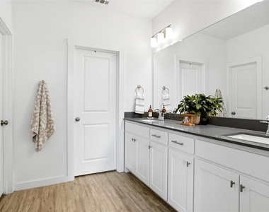 695 Vista Del Lago Drive - Photo Thumbnail 27