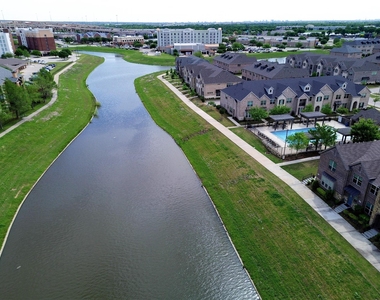695 Vista Del Lago Drive - Photo Thumbnail 2