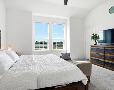 695 Vista Del Lago Drive - Photo Thumbnail 26