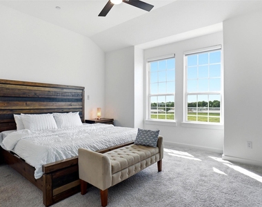 695 Vista Del Lago Drive - Photo Thumbnail 24