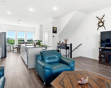 695 Vista Del Lago Drive - Photo Thumbnail 23