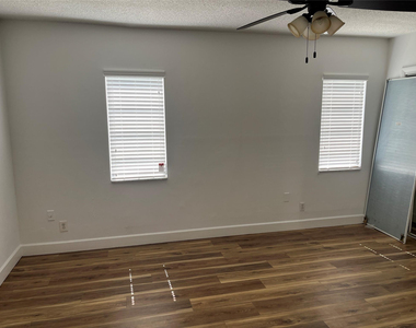 5517 Sw 24th Avenue - Photo Thumbnail 2