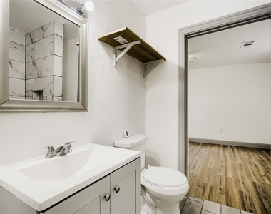 326 E Holley Street - Photo Thumbnail 11